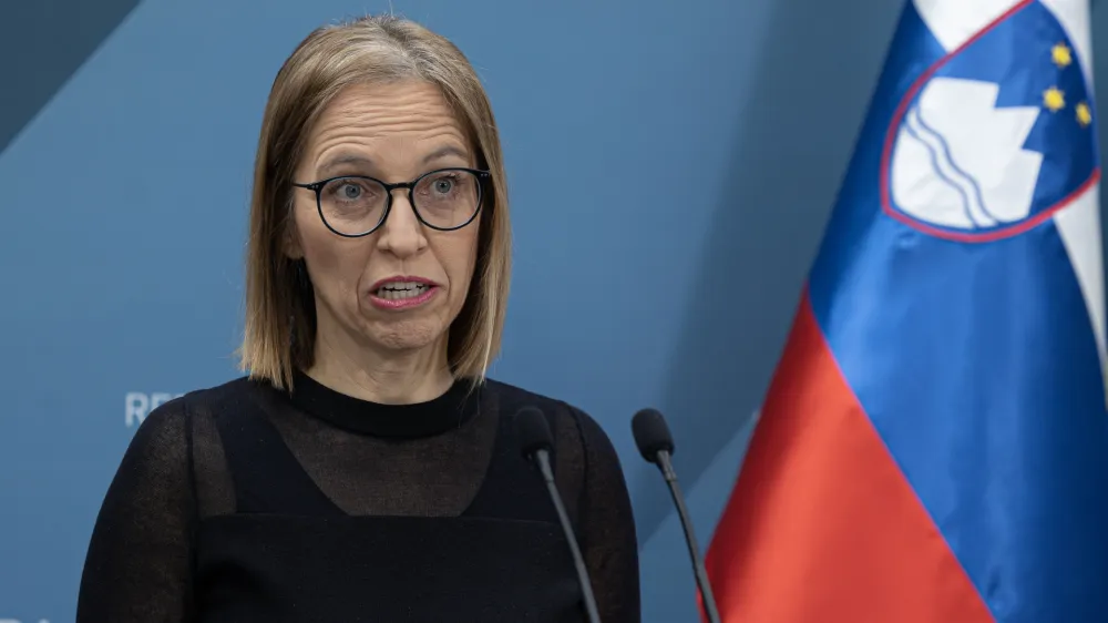 Ljubljana, vlada.<br>Novinarska konferenca po seji vlade.<br>Ministrica za zdravje Valentina Prevolnik Rupel.