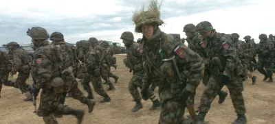 Madžarska - vojaško vadišče Varpalota <br><br>- vojaška vaja Sokolji udar - najobsežnejša vaja Slovenske vojske v tujini. <br>- urjenje in preverjanje 10. Bataljona SV - Slovenska vojska<br>- sodelovalo skupaj več kot 1100 pripadnikov Slovenske vojske. <br>- scenarij vaje - aktiviranje Natovih sil po petem členu Washingtonske listine<br><br>,// FOTO: Luka Cjuha<br><br>OPOMBA: ZA OBJAVO V ČASOPISU DNEVNIK<br>