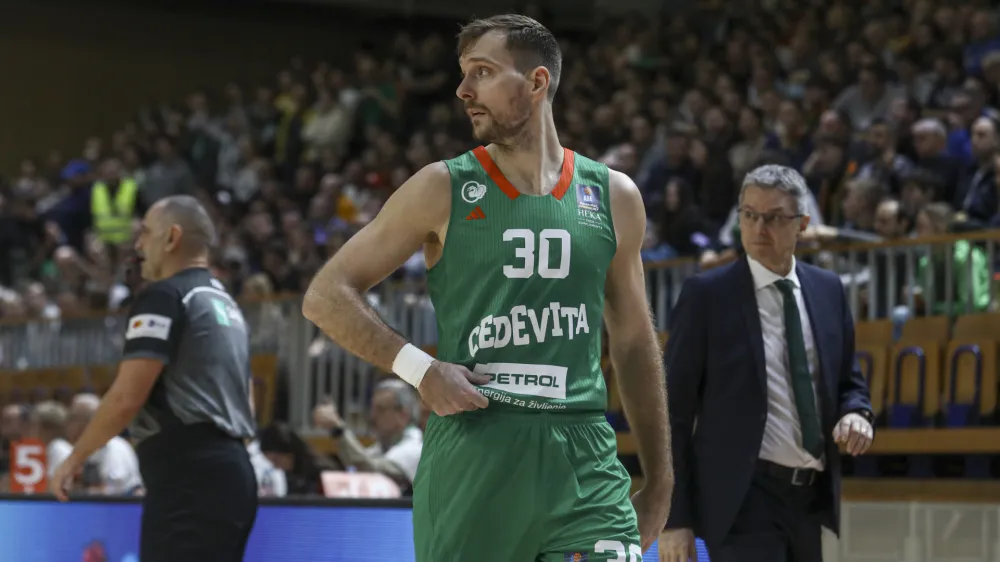 Zoran Dragić- 06.01.2024 – košarka - Cedevita Olimpija: Crvena zvezda, 15. krog regionalne lige ABA //FOTO: Luka Cjuha