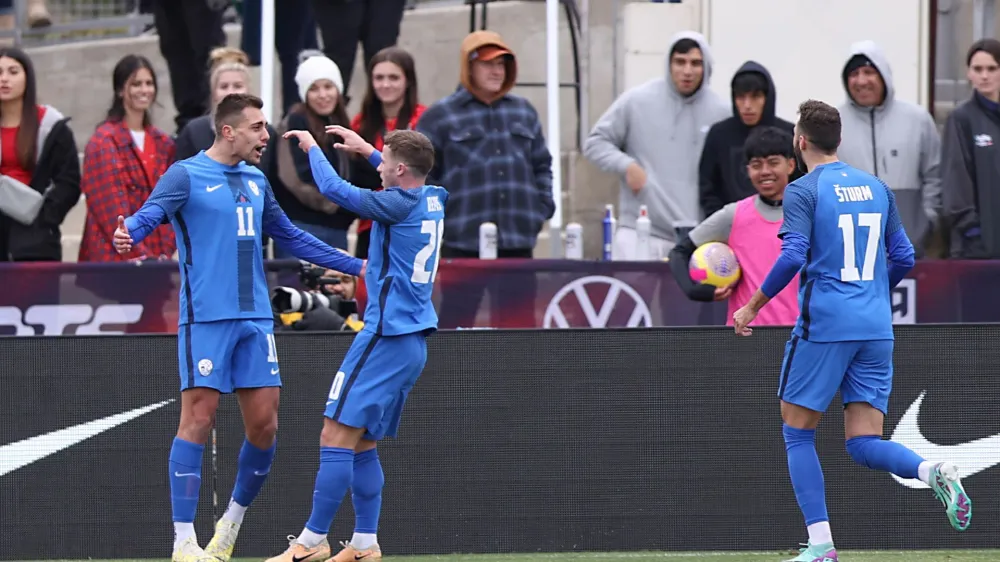Takole se je slovenska nogometna reprezentanca razveselila zmagovitega gola Nejca Gradi&scaron;arja proti ZDA.