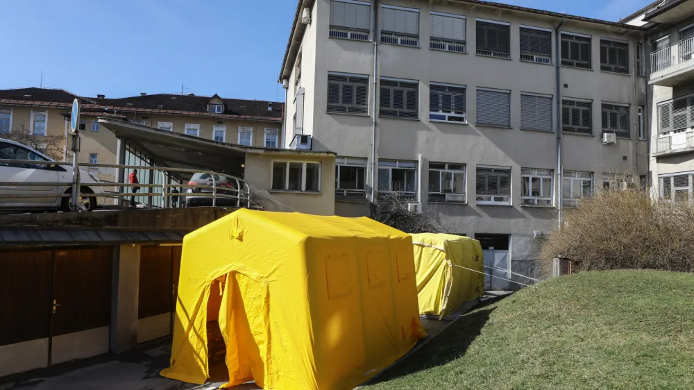 - 27.02.2020 &ndash; Infekcijska klinika v Ljubljani - UKC - sprejemna urgentna ambulanta - &scaron;otori //FOTO: Luka Cjuha.