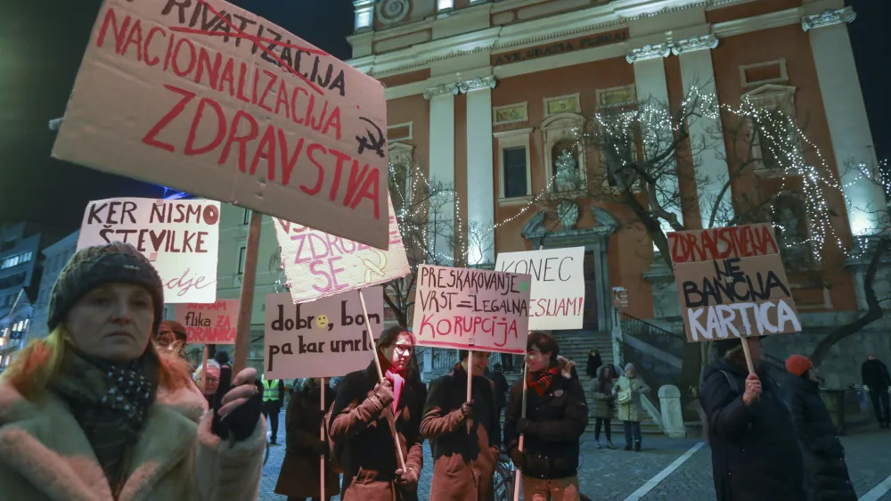  - 09.01.2024 – Prešernov trg - druga opozorilna stavka pacientov v organizaciji Civilne iniciative Glas ljudstva, ki se z zdravniško stavko ne strinja //FOTO: Luka Cjuha