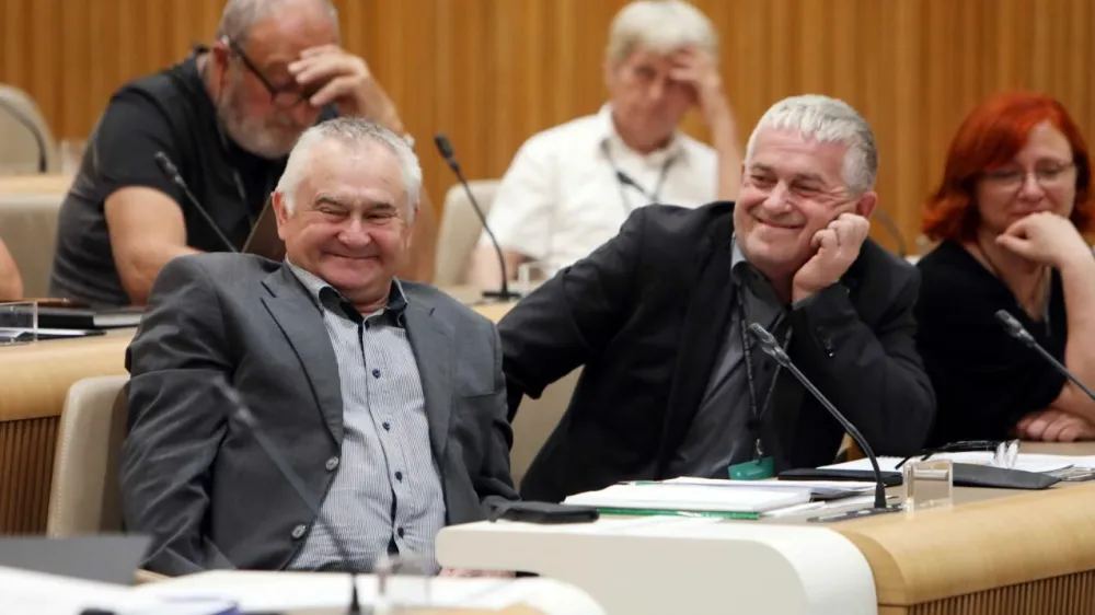 predsednik Sindikata kmetov Slovenije Anton Medved (levo) in predsednik Kmetijsko gozdarske zbornice Slovenije Roman Žveglič