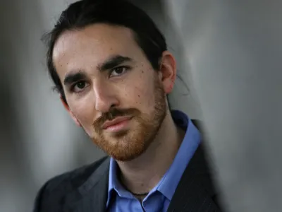 Noah Charney, soavtor knjige:

Vedel sem, da morava v knjigi obdelati vampirje in volkodlake. Edini dve bitji, ki ju poznamo vsi in izvirata iz slovanske mitologije. Morda je malo bolj znana tudi jaga baba. S temi tremi miti oziroma liki sva torej začela.