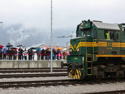Na Slovenskih železnicah si tudi tokrat, podobno kot ob minulih nabavah vlakov, pridržujejo pravico, da v primeru, da jim uspe zagotoviti dodatna finančna sredstva, naročijo še 40 dodatnih lokomotiv. Fotografija je simbolična. 