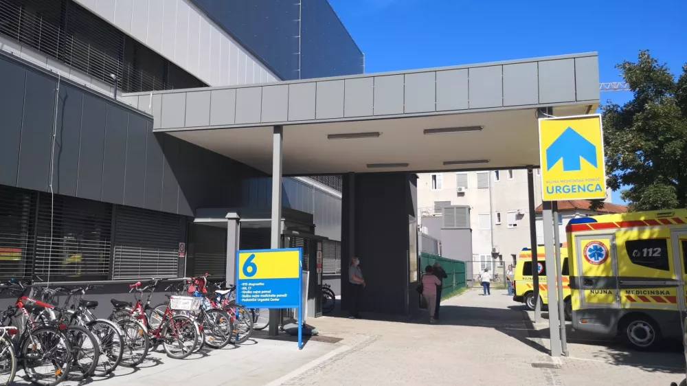 Vhod v pediatrični urgentni center celjske bolnišnice, kjer je v nedeljo prišlo do hujšega incidenta. Že v torek pa se je zgodil nov incident v urgentnem centru. Foto: Mojca Marot