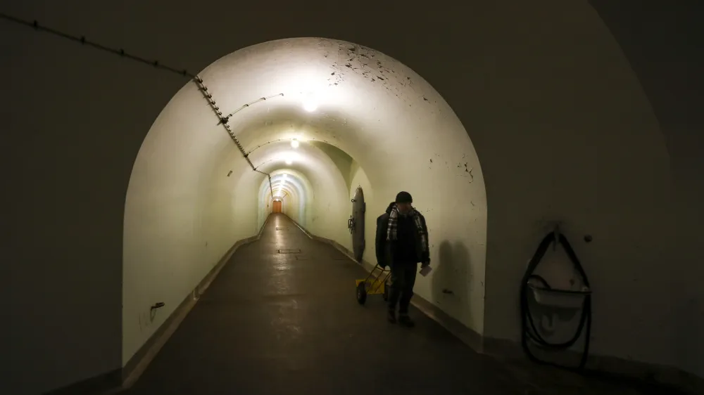 24.01.2024 - Zaklonišče Gotenica - bunker - Arhiv slovenskih filmov - Kinoteka Gotenica je naselje v občini Kočevje, v njem je do osamosvojitve delovalo najbolj varovano vojaško območje in podzemsko zaklonišče v Sloveniji.FOTO: Luka Cjuha