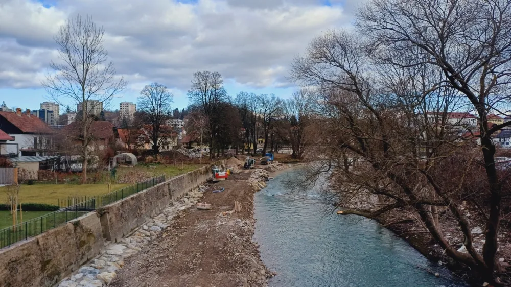 V Škofji Loki pravijo, da popis poplavne škode ne pove veliko o stroških vzpostavitve v prvotno stanje, saj bodo ti po projektantskih ocenah lahko kar nekajkrat višji od ocenjene škode.