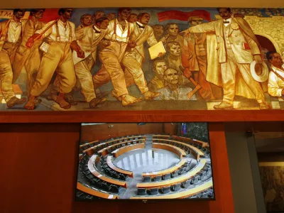 ﻿- poslanska dvorana - - 15.07.2015 - Državni zbor (DZ) - zadnji dan julijske seje pred parlamentarnimi počitnicami - poslanci so med drugim obravnavali novelo zakona o poklicnem in strokovnem izobraževanju in predlog spremembe zakona o subvencioniranju študentske prehrane ter razpravljali o podpori predlogu resolucije EP o evropski zavesti in totalitarizmu//FOTO: Tomaž Skale