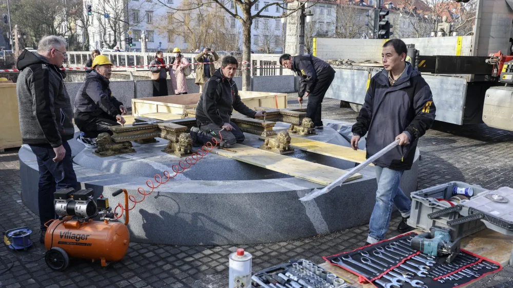 - 31.01.2024 - postavljanje Hacquetovega spomenika //FOTO: Jaka Gasar