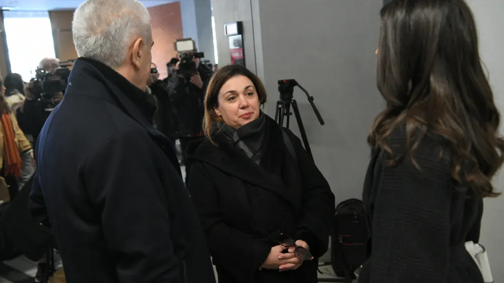 Mama strelca (na sliki) se zagovarja s prostosti, oče pa je v priporu. Foto: Pixsell