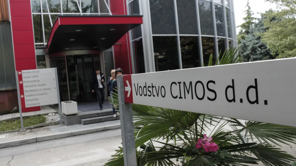 Pod taktirko nekdanjih italijanskih lastnikov je Cimos prodal številne nepremičnine, med drugim tovarno in poslovno stavbo v Kopru (na fotografiji), v kateri zdaj najema pisarne. Foto: Luka Cjuha 