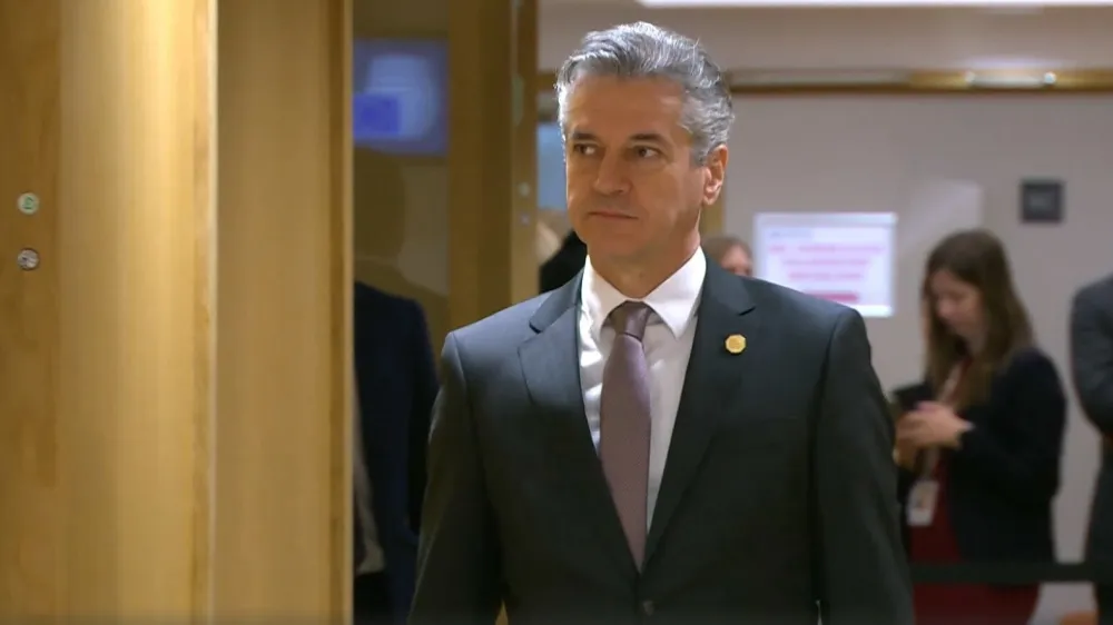 Premier Golob pob prihodu na vrh EU v Bruslju.