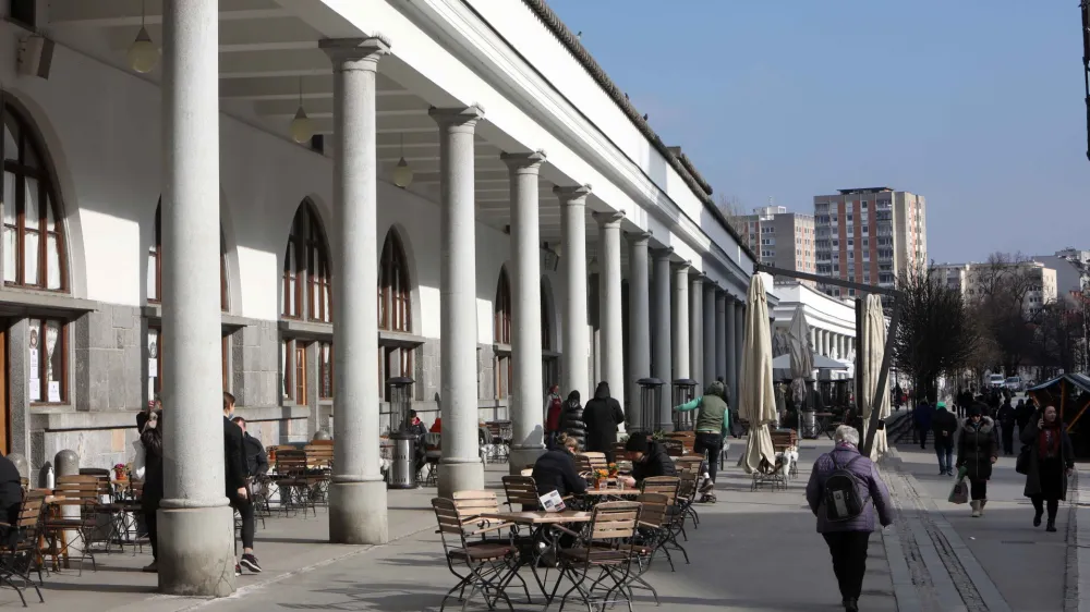 ﻿- plačnikove Arkade - gostinski lokal<br><br> 10.02.2022- Plečnikovo leto 2022 - 150 obletnica rojstva arhitekta Jožeta Plečnika - //FOTO: Tomaž Skale