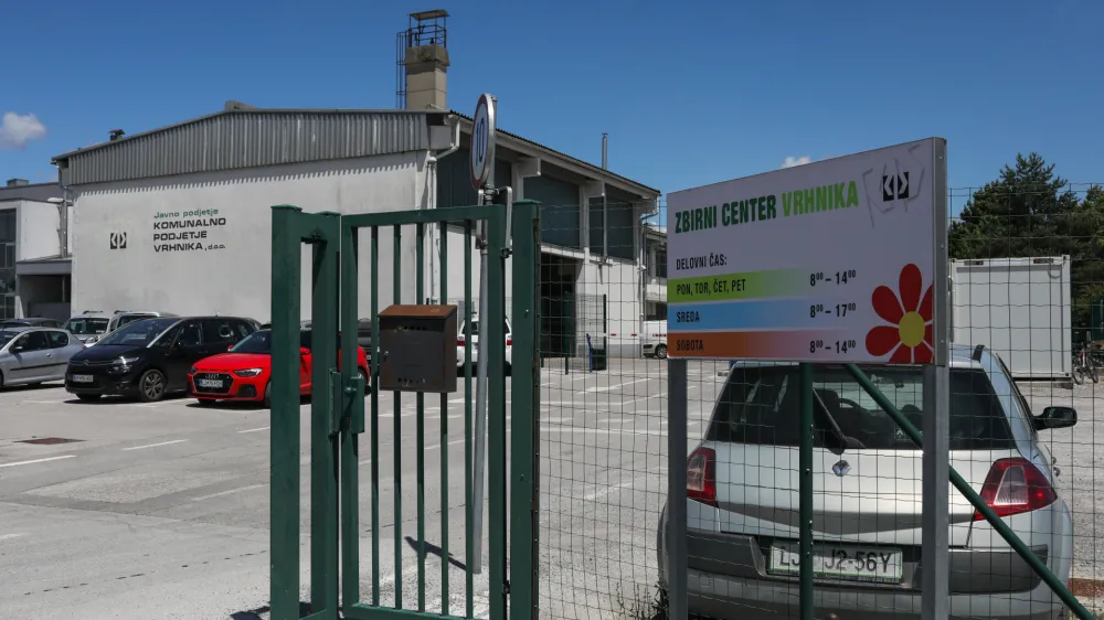 ﻿- 18.06.2020 - Javno podjetje komunalno podjetje Vrhnika, Pot na Tojnice 40, //FOTO: Bojan Velikonja