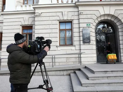 - protestni shod sodnikov -- 04.01.2024 – protest sodnikov - sodniki in tožilci za eno uro prekinili delo in s protestnimi shodi izrazili nestrinjanje z nespoštovanjem ustavne odločbe glede sodniških plač. //FOTO: Tomaž Skale