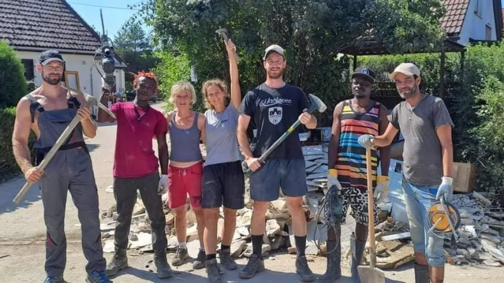 Sneberje prosilci za azil poplave 2023 obnova