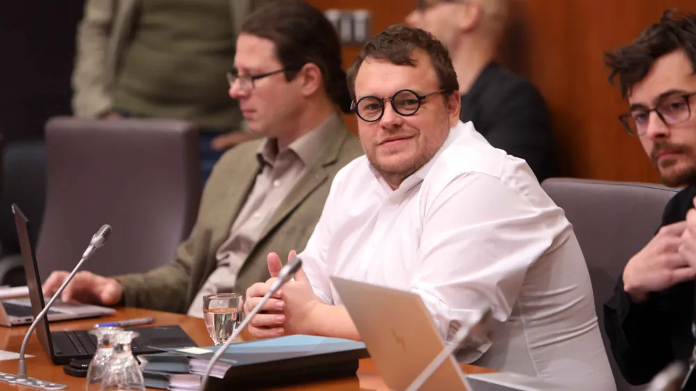 Tudi minister Simon Maljevac ugotavlja, da so stanovanja za mnoge postala nedostopna dobrina.&nbsp;