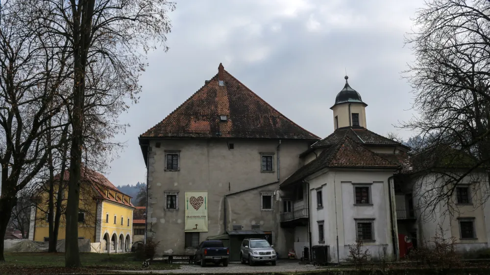 Codellijev grad, objekt Pristava, kapelica   - 15.12.2016 - Park Kodeljevo v Ljubljani - Gra&scaron;čina Kodeljevo s kapelo in parkom - kulturni spomenik in naravna znanenitost.  //FOTO: Jaka Gasar