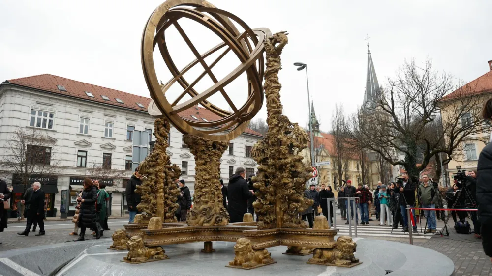 Slovenija Ljubljana, 06.02.2024, 06.februar 2024<br>Odkritje replike zvezdnega opazovalnika slovenskega jezuita, astronoma, matematika, kartografa in diplomata Ferdinandu Avgu&scaron;tinu Hallersteinu v organizaciji kitajskega veleposlani&scaron;tva in Mestne občine Ljubljana. Nata&scaron;a Pirc Musar, Zoran Janković<br>Foto:Bobo