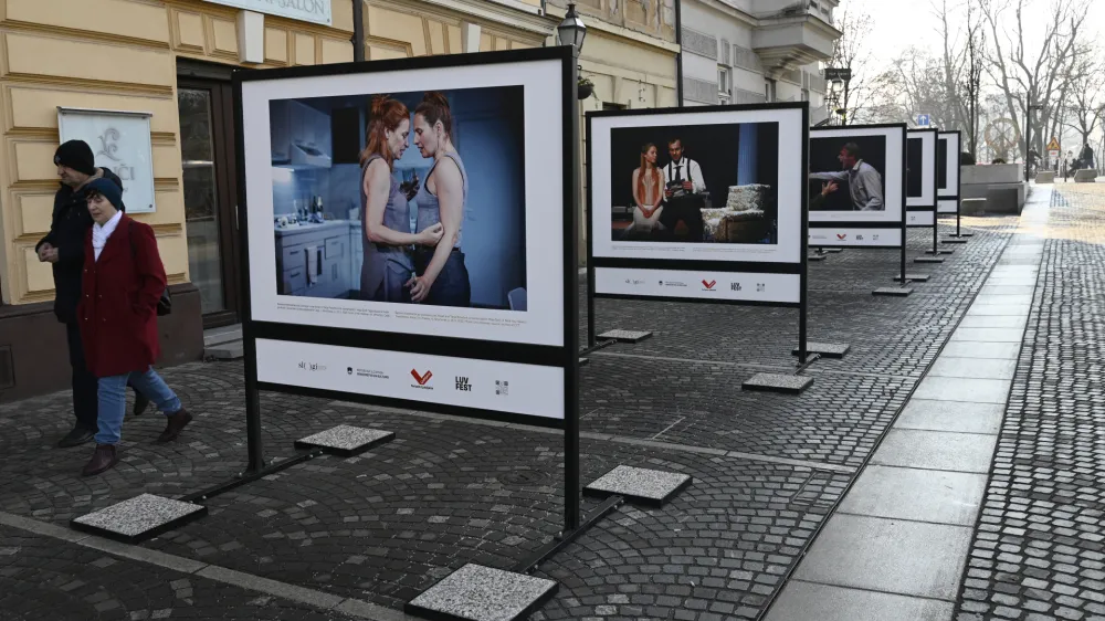 - 02.02.2024 – Fragmenti ljubezni, fragmenti v času, razstava na Gallusovem nabrežju. //FOTO: Nik Erik Neubauer