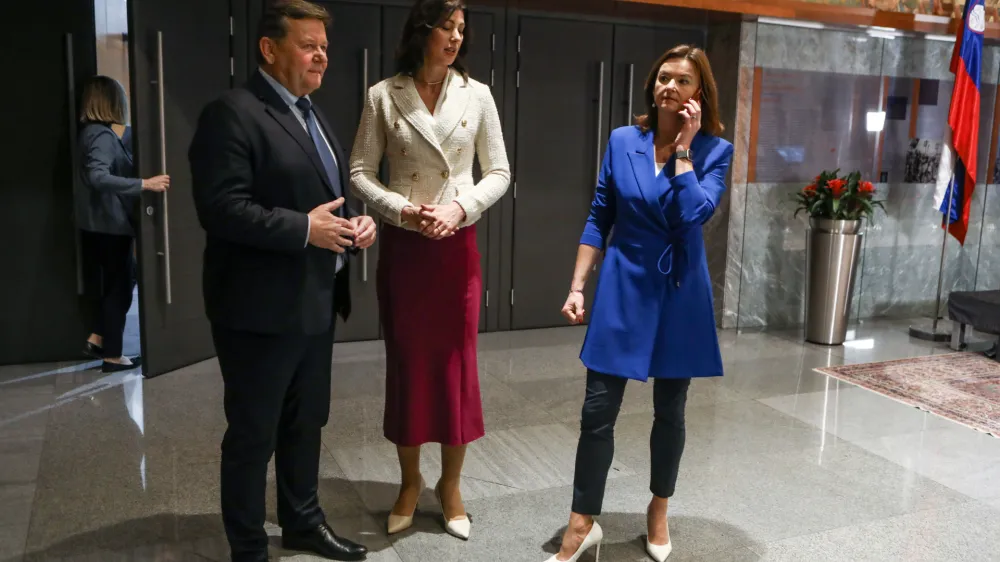 minister za kohezijo in regionalni razvoj dr. Aleksander Jev&scaron;ek<br>ministrica za pravosodje dr. Dominika &Scaron;varc Pipan<br>podpredsednica vlade in ministrica za zunanje zadeve Tanja Fajon<br><br>- 24.01.2023 - Državni zbor - redna seja DZ s poslanskimi vpra&scaron;anji predsedniku vlade Robertu Golobu in potrjevanje devetih ministrskih kandidatov<br><br> <br><br>//FOTO: Luka Cjuha