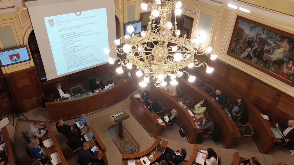 Mestni svet včeraj: nadzornikom Žal in LPT so povišali prejemke, a vsi svetniki se s tem niso strinjali.