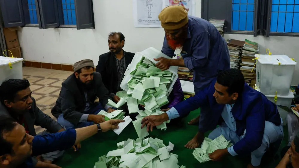 Polling officers count ballot papers during the general election in Karachi, Pakistan February 8, 2024. REUTERS/Akhtar Soomro