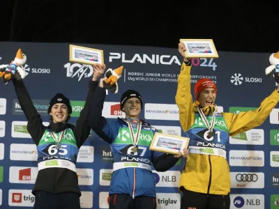 Najboljši trije mladi smučarski skakalci na svetu (od leve): Američan Erik Belshaw, Avstrijec Stephan Embacher in Nemec Adrian Tittel. 