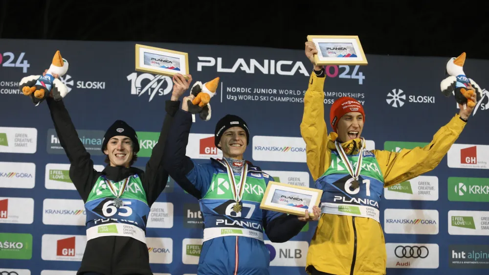 Najboljši trije mladi smučarski skakalci na svetu (od leve): Američan Erik Belshaw, Avstrijec Stephan Embacher in Nemec Adrian Tittel. 