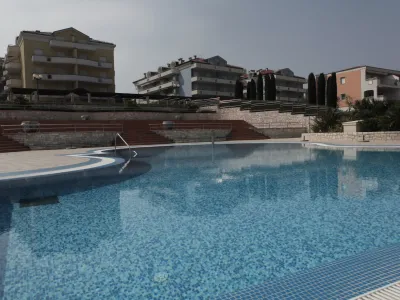 ﻿- Hrvaška 2014 - Rezidencija Skiper Suites Hotel, Savudrija, Alberi 300, Kempinski luksuzno počitniško apartmajsko naselje - bazen //FOTO: Luka Cjuha