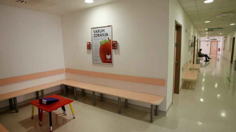 Specializanti bodo paciente skupaj z medicinskimi sestrami in zdravstvenimi tehniki sprejemali v posebnih ambulantah, je razvidno iz zadnjih načrtov ministrstva za zdravje.&nbsp;