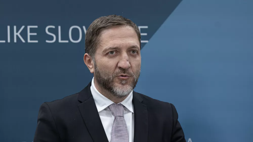 Ljubljana, vlada.Novinarska konferenca po seji vlade.Financni minister Klemen Bostjancic.