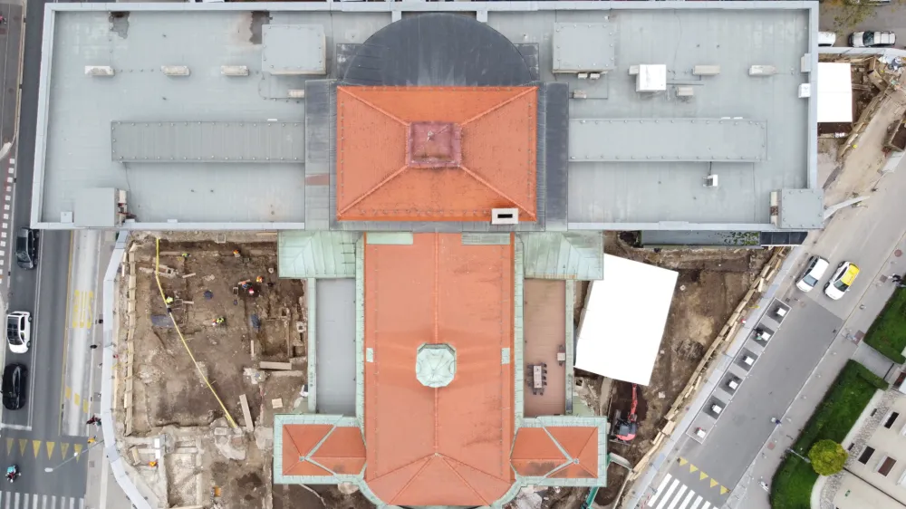 Prenova SNG Drama, arheološka izkopavanja