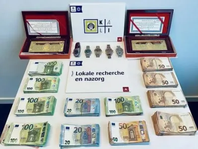 V 26 hišnih preiskavah v štirih državah so zasegli 165 ur luksuznih blagovnih znamk s certifikati, 200 diamantov, 209 tisoč evrov gotovine, več kosov orožja, štirinajst kilogramov droge, kreditne kartice in več elektronskih naprav. 