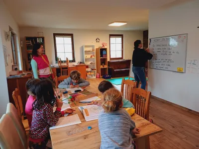 V zavodu stavijo na vodeno poučevanje na sproščen način, v manjših skupinah in ob možnosti raznolikih dejavnosti.