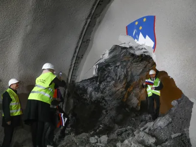 18.3.2024 - predor Karavanke - dogodek ob preboju vzhodne cevi avtocestnega predora Karavanke, nagovor bo imel predsednik vlade Robert Golob, dogodka se bo udeležila tudi ministrica za infrastrukturo Alenka BratušekFoto: Luka Cjuha