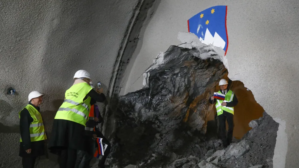 18.3.2024 - predor Karavanke - dogodek ob preboju vzhodne cevi avtocestnega predora Karavanke, nagovor bo imel predsednik vlade Robert Golob, dogodka se bo udeležila tudi ministrica za infrastrukturo Alenka BratušekFoto: Luka Cjuha