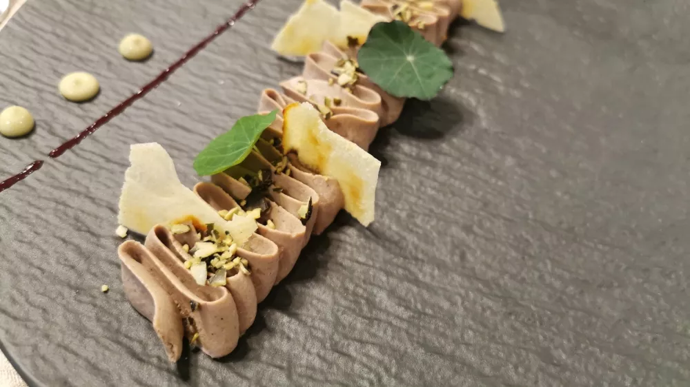 Gostilna Murko Pujskova pa&scaron;teta s konjakom / Foto: Miha First