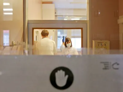 Tipično področje varnostnih incidentov, o katerem v Sloveniji že predolgo molčimo, so bolnišnične okužbe, opozarjajo v Zvezi organizacij pacientov. Fotografija je simbolična. Foto: Bojan Velikonja 