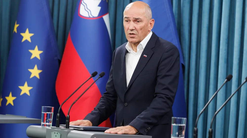 Ljubljana, vlada.<br>Novinarska konferenca po posvetu vodij parlamentarnih strank, ki ga je gostil predsednik vlade Robert Golob.<br>Prvak poslanske skupine SDS Janez Jansa.