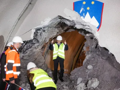 Prebitje druge cevi Karavanškega predora s slovenske strani, marec 2024 - grb