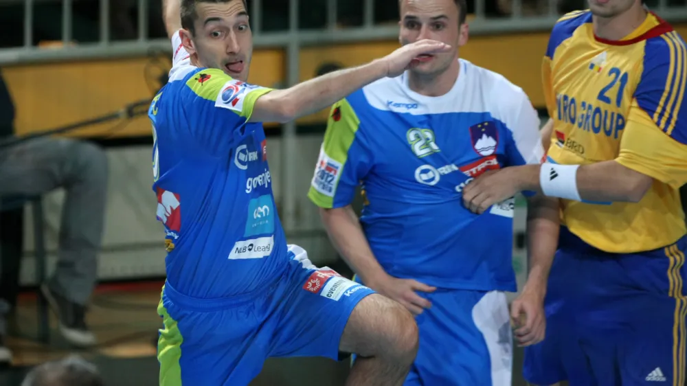 - rokomet - Slovenija: Romunija, kvalifikacije za EP, mo&scaron;ki, 1. krog:<br>- Slovenska mo&scaron;ka rokometna reprezentanca je v prvem krogu kvalifikacij (skupina 6) za evropsko prvenstvo na Danskem leta 2014 danes v Kopru premagala Romunijo s 34:26 <br><br><br><br><br><br><br>//FOTO: Jaka Gasar<br>         