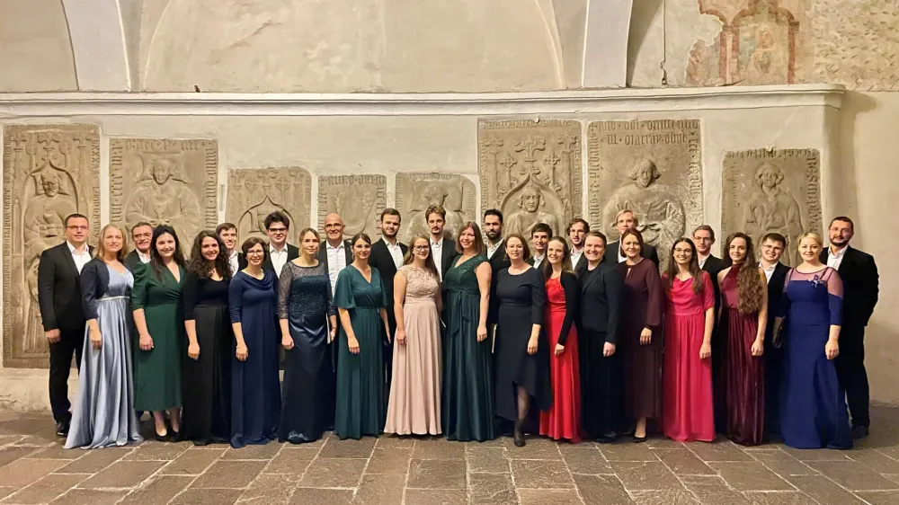 Mešani pevski zbor in orkester Glasbene matice Ljubljana, ki ga umetniško vodi dirigent Sebastjan Vrhovnik, bo v Gallusovi dvorani izvedel Bachov Pasijon po Janezu F Jana Jocif