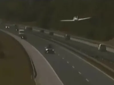 Trenutek pred zasilnim pristankom.