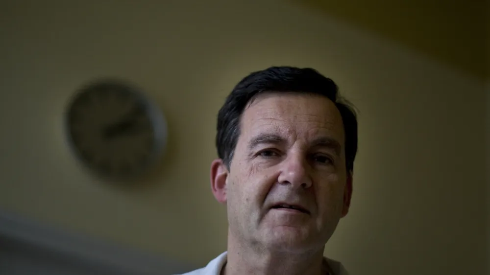 Dr. Franc Strle, infektolog: Na vsak način bi bil na mestu ponovni širši razmislek o rešitvi za vse prebivalce.