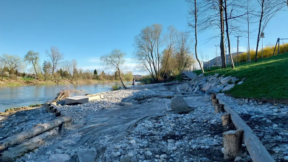 Plaže ob Savi ne bodo betonirali in s tem zaščitili pred deročo vodo. 