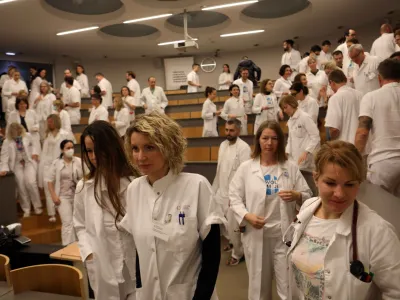 - 15.01.2024 - stavka Sindikata zdravnikov in zobozdravnikov Slovenije – protest zaradi neuresničenih zavez vlade iz že sklenjenih sporazumov - zbor zaposlenih na Onkološkem inštitutu Ljubljana//FOTO: Tomaž Skale