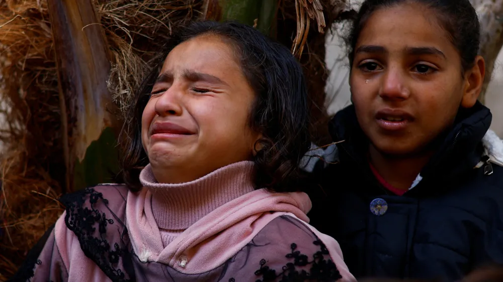 Mourners react following the death of Palestinians in Israeli strikes, amid the ongoing conflict between Israel and the Palestinian Islamist group Hamas, at Abu Yousef Al-Najjar hospital in Rafah in the southern Gaza Strip February 22, 2024. REUTERS/Ibraheem Abu Mustafa