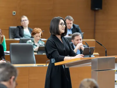 Ljubljana, DZ.<br>Nadaljevanje seje DZ, na kateri so obravnavali interpelacijo o delu in odgovornosti ministrice za digitalno preobrazbo Emilije Stojmenove Duh.<br>Ministrica za digitalno preobrazbo Emilija Stojmenova Duh.